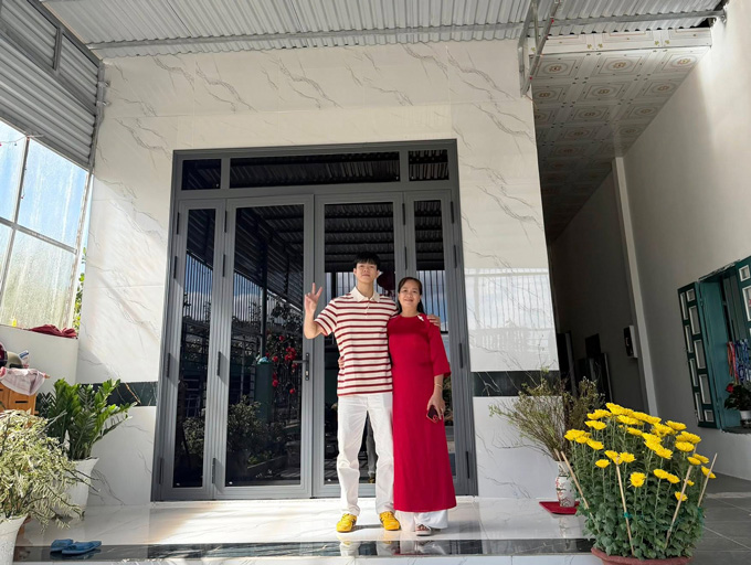 Đinh Công Viên cùng mẹ lưu giữ những kỷ niệm ngày Tết