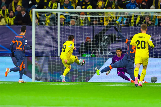 Họ sụp đổ trong 3 phút đầu hiệp 2