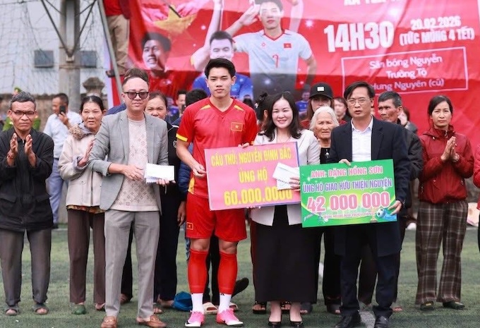 Đình Bắc ủng hộ 60 triệu đồng hỗ trợ bà con khó khăn. Ảnh: CTV