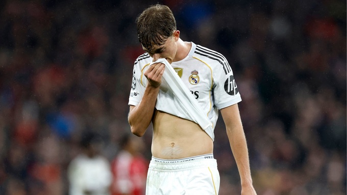 Dean Huijsen vừa dính chấn thương thứ 4 mùa này.