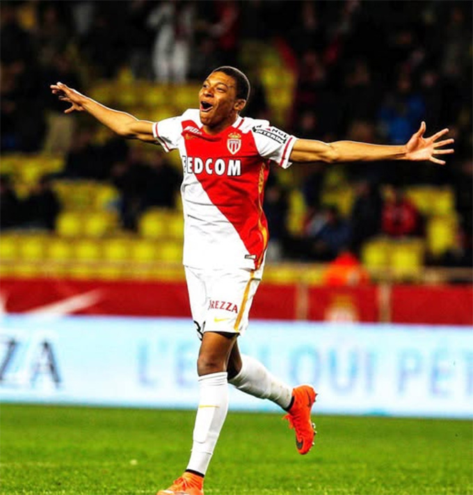 Kylian Mbappe và khoảnh khắc ghi bàn chuyên nghiệp đầu tiên cách đây đúng 10 năm