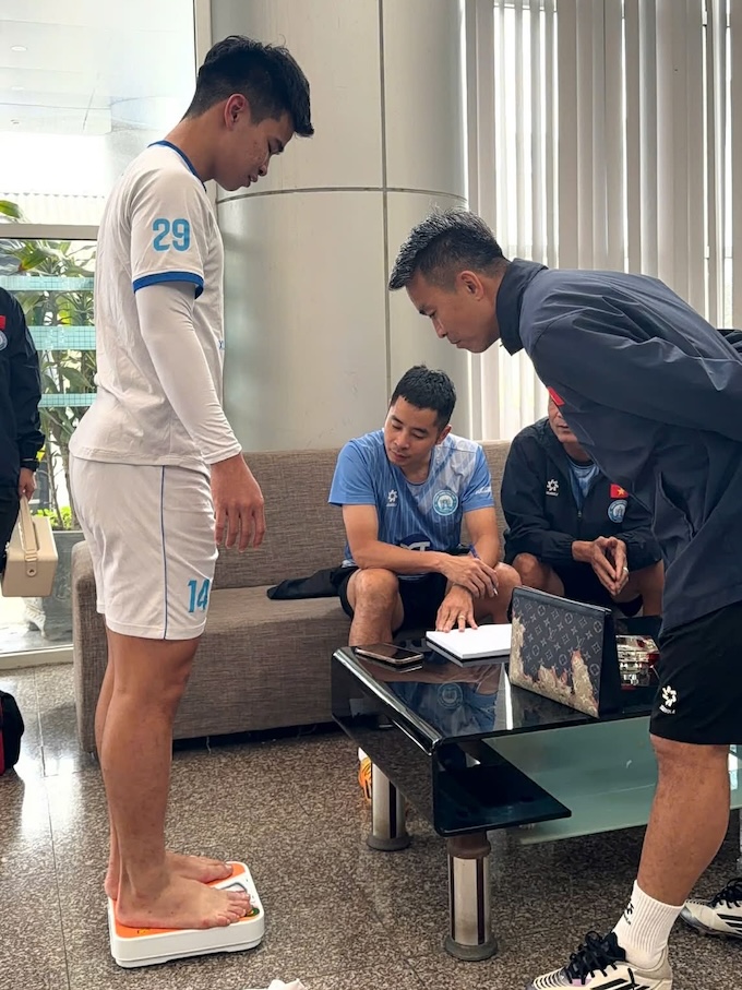 May Mắn là các cầu thủ đều đảm bảo được trọng lượng của mình. Ảnh: Quốc Phong 
