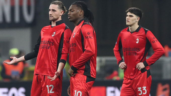 Milan coi như giương cờ trắng ở cuộc đua Scudetto 