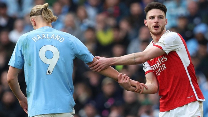 Arsenal vẫn thế, còn Man City rất khác!