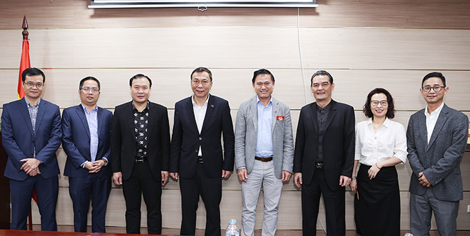 Chủ tịch VFF Trần Quốc Tuấn và Thường trực BCH thăm, chúc Tết Tạp chí Bóng đá