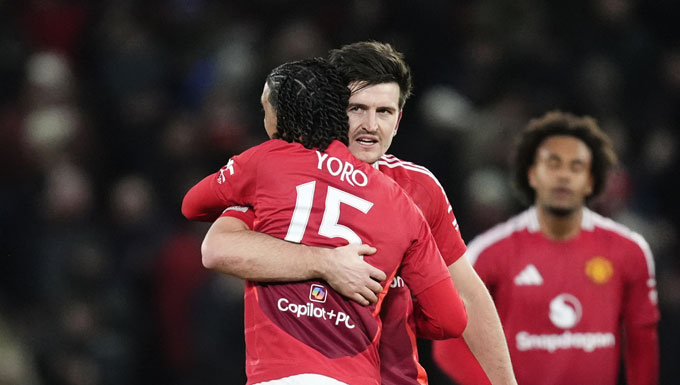 Yoro thay thế tốt cho Martinez khi đá cặp cùng Maguire ở trận gặp Everton