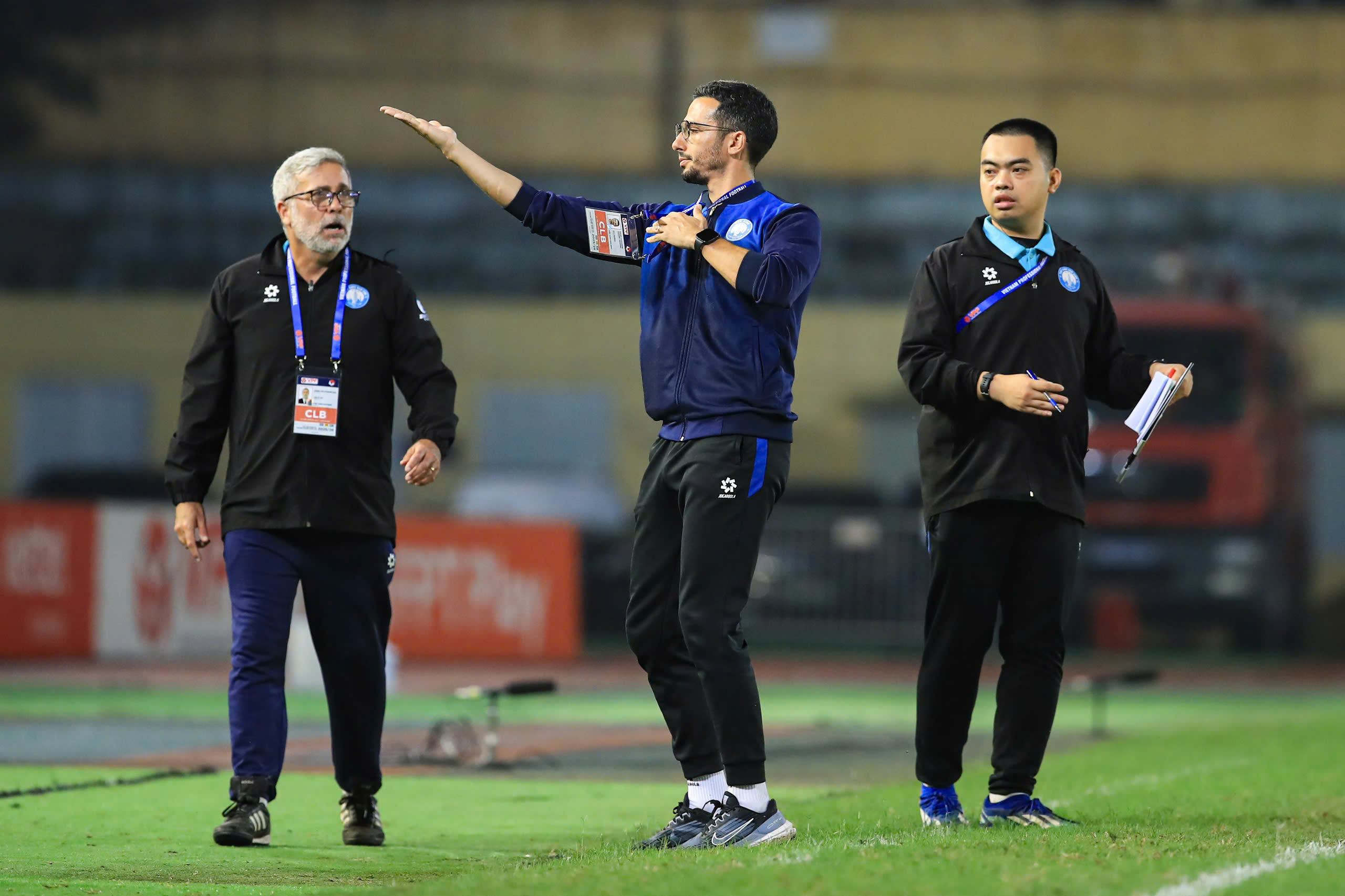 HLV Mauro Jeronimo còn nhiều việc phải làm để đưa Nam Định vượt qua giai đoạn khó khăn