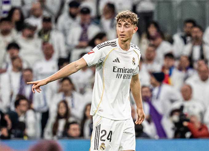 Huijsen đang gặp vấn đề với cơ bắp