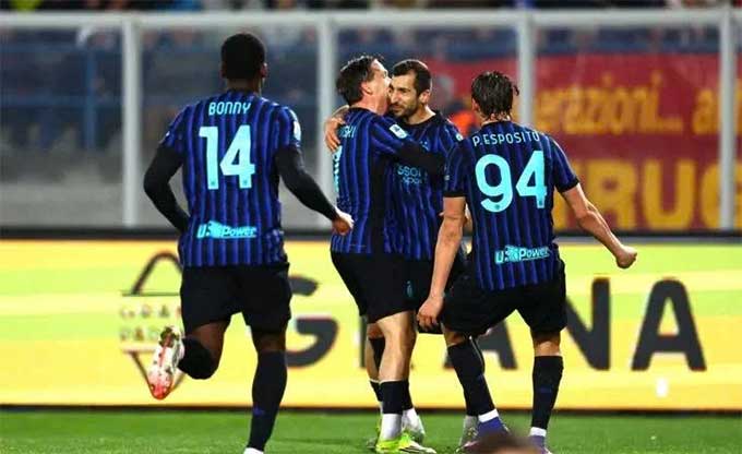 Inter giờ đã hơn Milan tới 10 điểm ở Serie A
