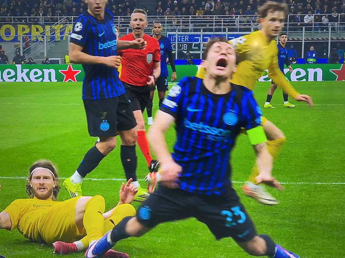 "Dấu ấn" đáng nhớ nhất của Barella ở thất bại trước Bodo/Glimt là màn ăn vạ thô thiển