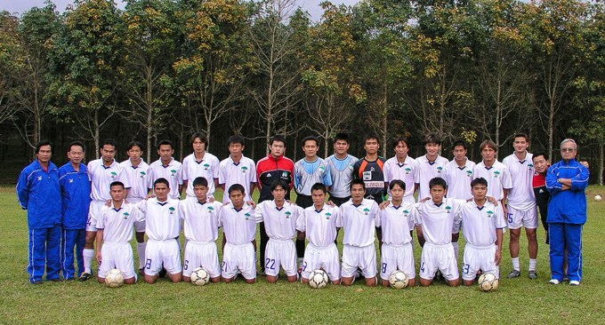 GĐKT Nguyễn Văn Vinh (bìa phải) cùng thế hệ "Dream Team" của HAGL - Ảnh: Minh Trần