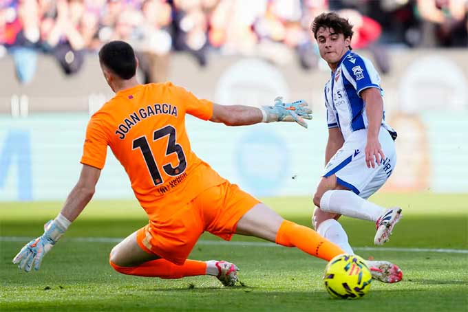 Garcia từ chối 2 cơ hội ghi bàn mười mươi của các cầu thủ Levante