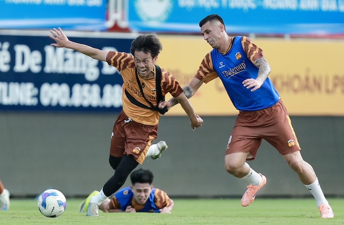 Các cầu thủ HAGL đang rất quyết tâm trong buổi tập trước trận đấu vòng 14. Ảnh: FBNV