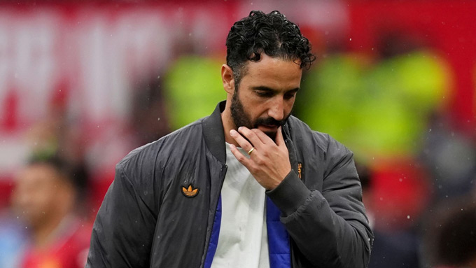 MU có thể sẽ phải trả khoản tiền đền bù rất lớn cho Amorim cùng các đồng sự