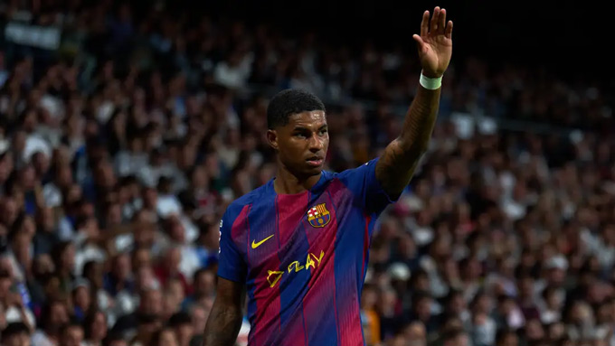 Barca 'đâm sau lưng' Rashford?