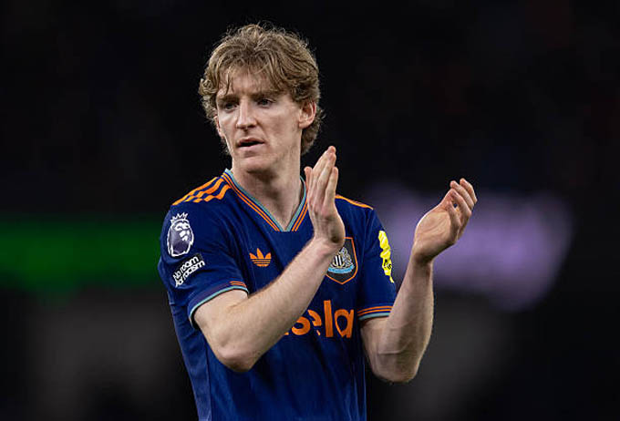 Newcastle đang làm mọi cách để giữ chân Gordon