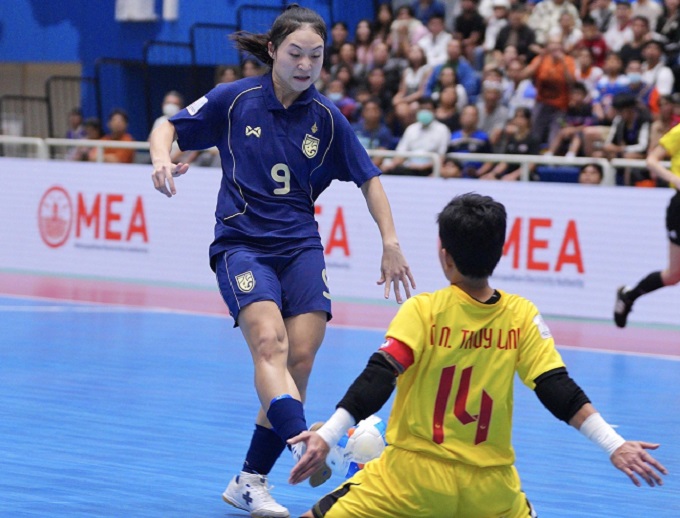 Thủ môn Thùy Linh thi đấu xuất sắc