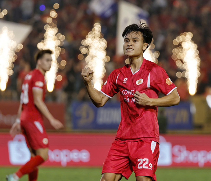 Minh Phúc khởi đầu màn ngược dòng cho CLB Công an Hà Nội - Ảnh: Phan Tùng 