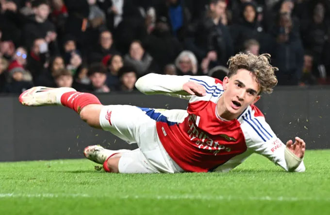 Dowman chấn thương phải nghỉ 2 tháng