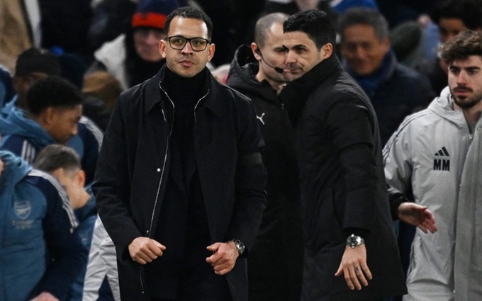 Arteta là HLV duy nhất đánh bại được Rosenior khi ông dẫn dắt Chelsea