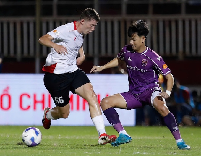 Hồ Tấn Tài đã chỉ huy hàng phòng ngự của Becamex TP.HCM rất ổn. Ảnh: Anh Khoa