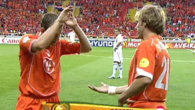 Khoảnh khắc Robben bị thay ra trong trận gặp Séc