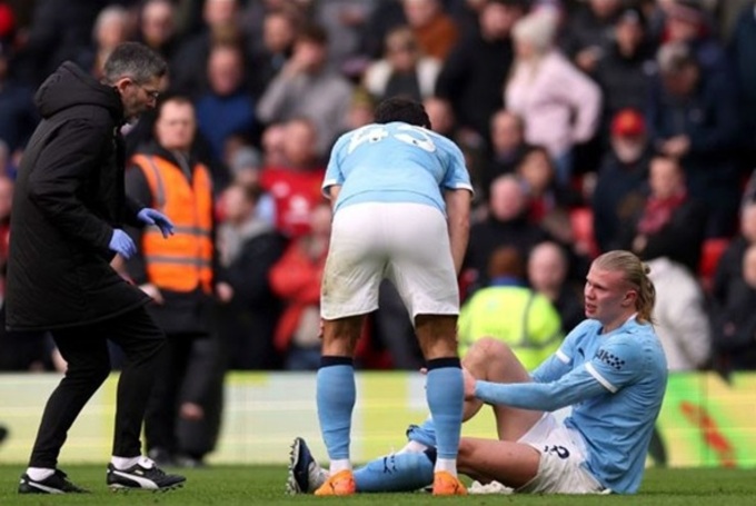 Erling Haaland không được Man City đăng ký thi đấu với Leeds do chấn thương đầu gối