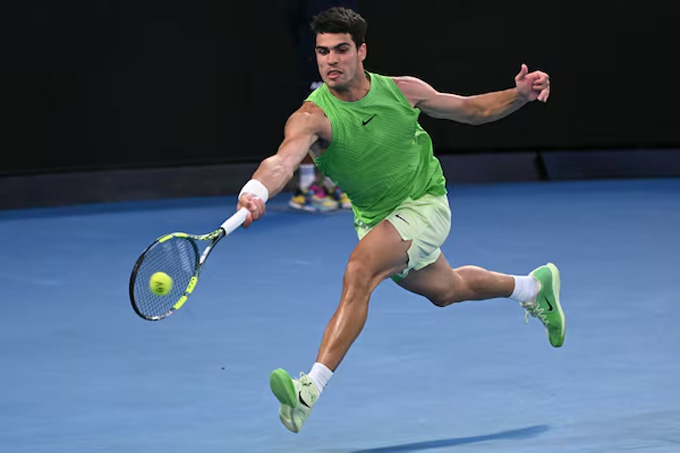 Carlos Alcaraz thắng tới 90,8% các game giao bóng ở mùa 2026