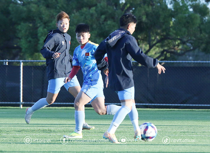 ĐT nữ Việt Nam tích cực chuẩn bị cho màn so tài với Ấn Độ - Ảnh: VFF