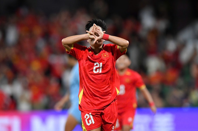 Vạn Sự là người hùng của ĐT nữ Việt Nam 