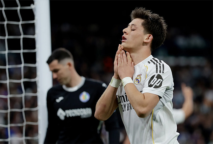 Real Madrid đối diện với một tháng 3 đầy giông bão