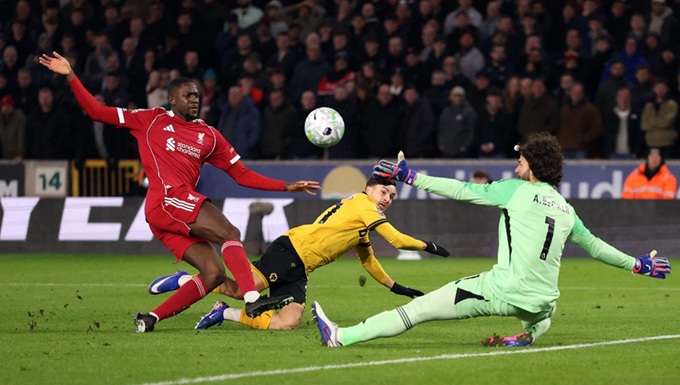 Liverpool tệ ở cả 3 tuyến