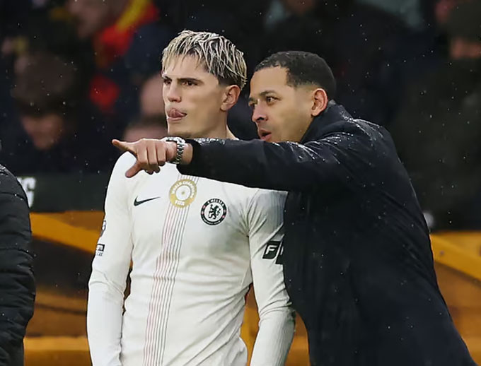 HLV Rosenior cho rằng Garnacho đang bị đối xử bất công