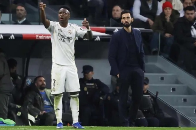 Real Madrid của Arbeloa chỉ chuyển từ phụ thuộc Mbappe sang dựa dẫm Vinicius.