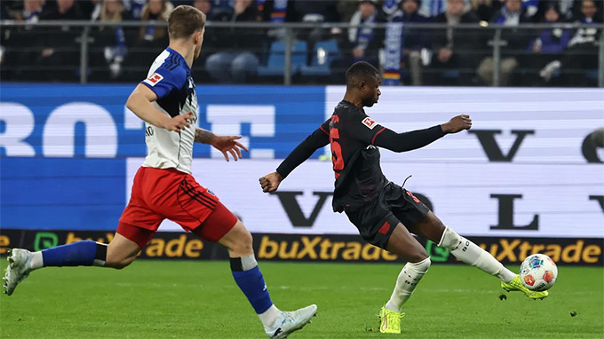 Kofane ghi bàn thắng duy nhất cho Leverkusen