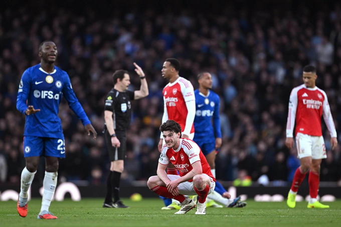 Rice trông đã mệt nhoài trước Chelsea