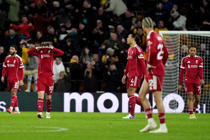 Trận thua Wolves khiến Liverpool gặp khó trong cuộc đua giành vé dự Champions League mùa tới