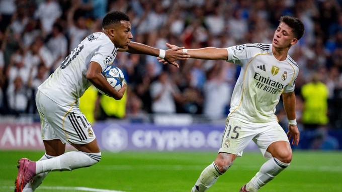 Nhưng một nhóm cầu thủ đang bất phục Arbeloa, trong đó có Kylian Mbappe và Arda Guler