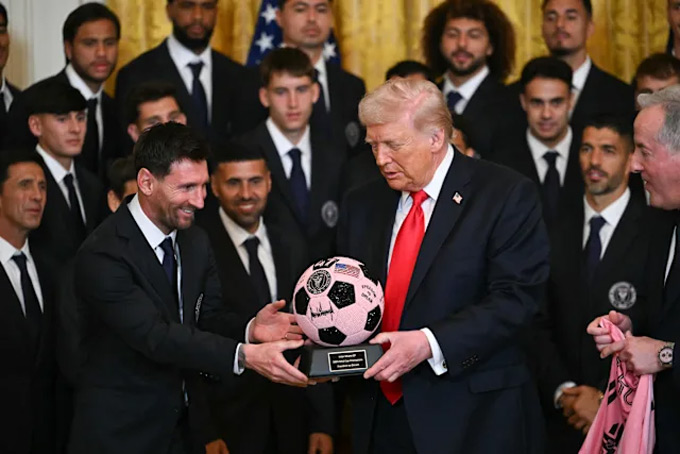 Tổng thống Trump: 'Messi vĩ đại hơn Pele'