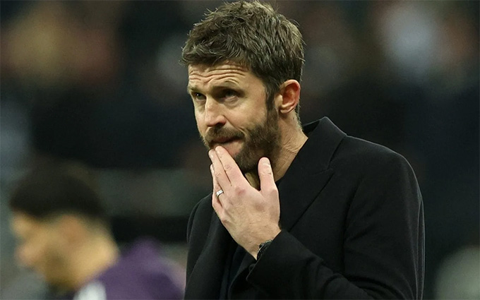 Carrick đang có một bài toán rất đau đầu tại MU