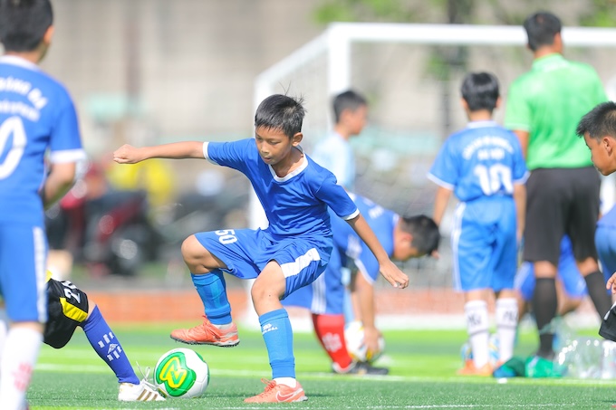 Các cẩu thủ nhí rất hứng khởi trong những cuộc tranh tài. Ảnh: CTV 