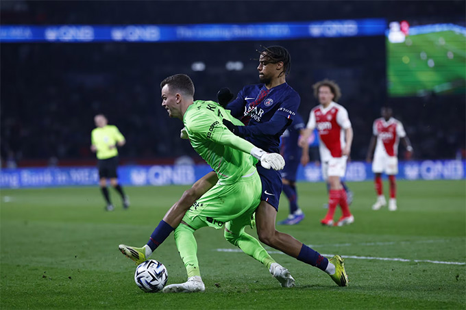 PSG thua cay đắng Monaco trước màn đại chiến Chelsea