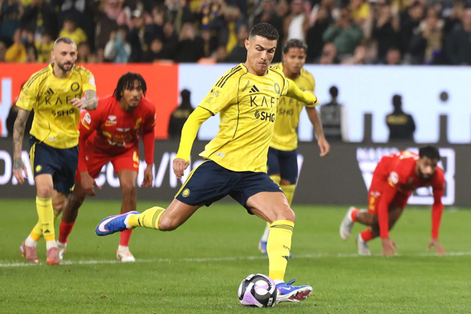 Ronaldo ghi bàn từ chấm phạt đền cho Al Nassr