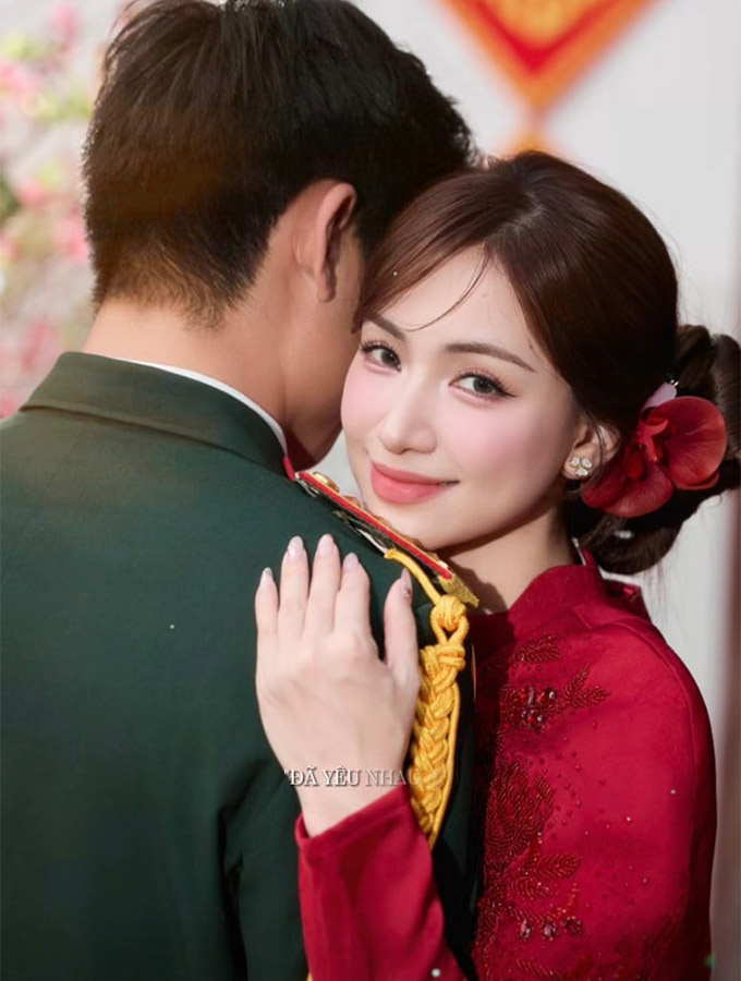 Hòa Minzy dập tan tin đồn hẹn hò tiền đạo Văn Toàn 