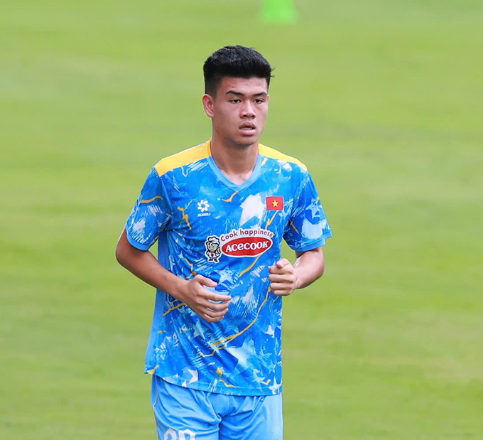 Trung vệ Đinh Quang Kiệt là một trong hai cầu thủ HAGL góp mặt đợt tập trung sắp tới - Ảnh: Đức Cường 