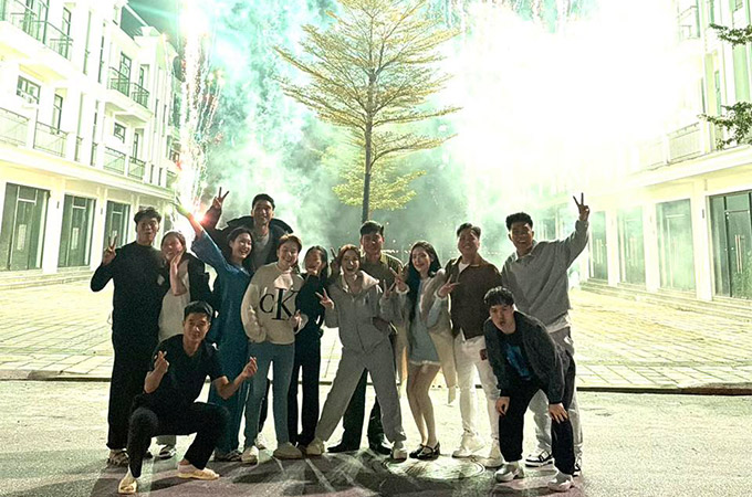 Văn Toàn cùng dàn cầu thủ Văn Hậu, Thành Chung, Đức Chinh... đã gặp bạn trai của Hòa Minzy trong dịp Tết vừa qua 