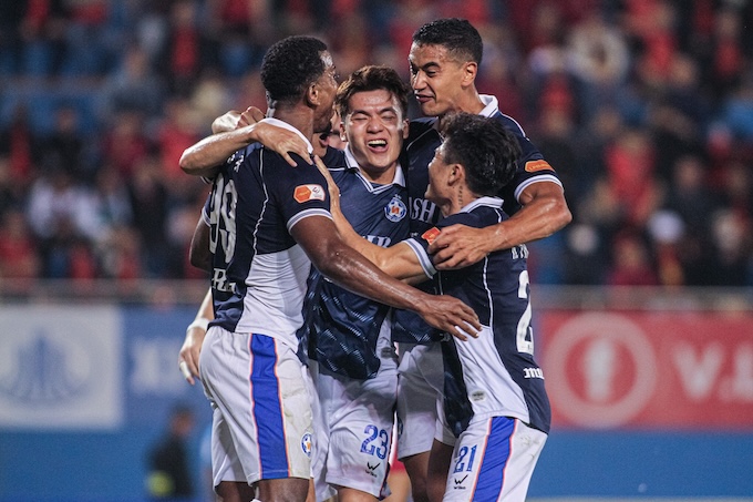 Niềm vui của cầu thủ Đà Nẵng khi có trận hoà trước Ninh Bình. Ảnh: CTV