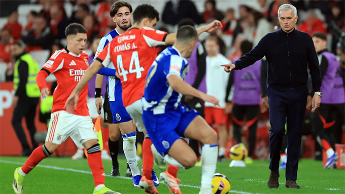 Mourinho chỉ trích đội khách Porto