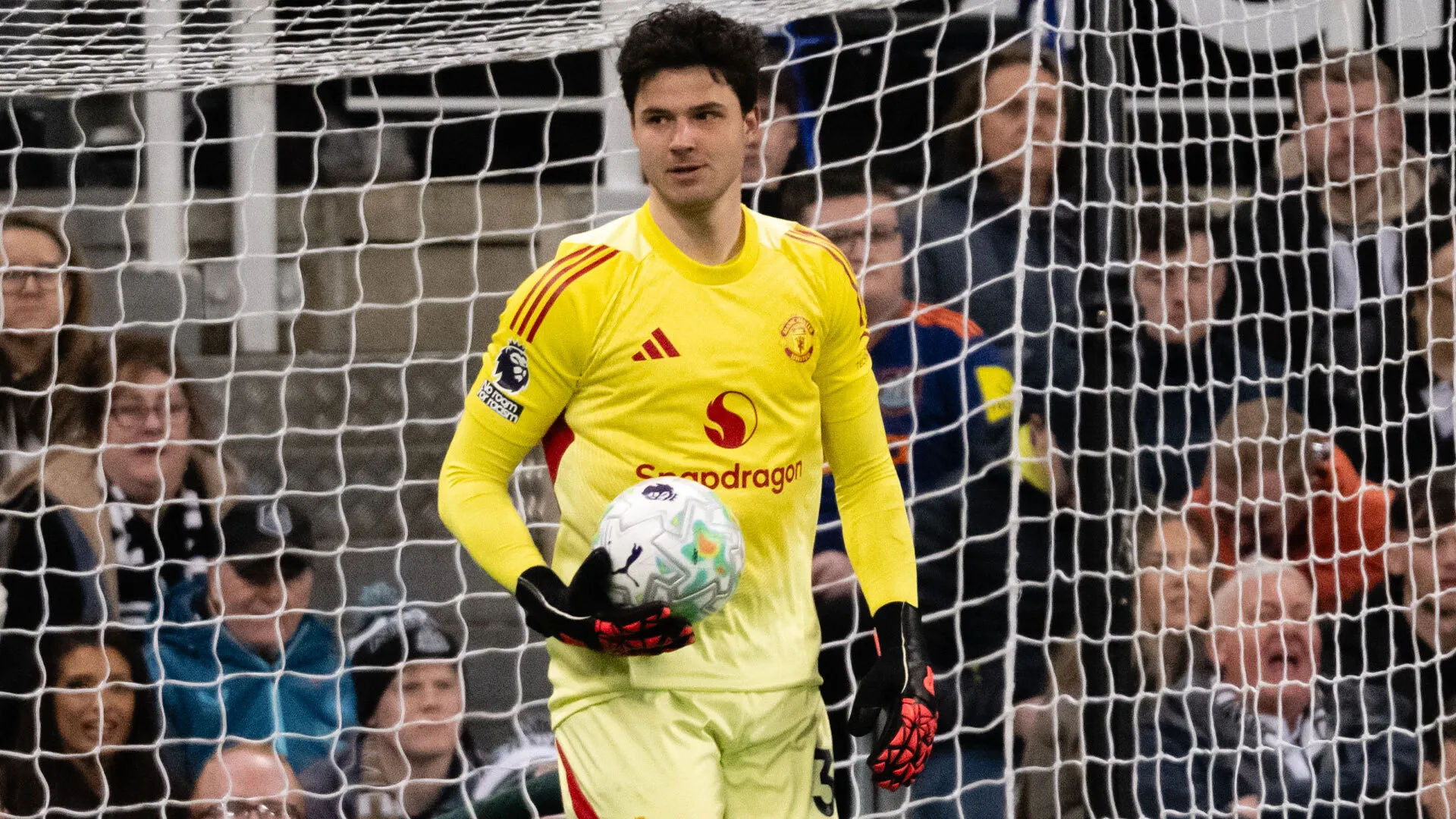 Lammens giữ bóng lâu nhất Ngoại hạng Anh mùa này