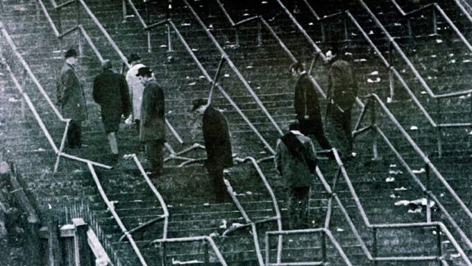 Thảm họa Ibrox khét tiếng năm 1971, nơi một vụ giẫm đạp đã khiến 66 người thiệt mạng.